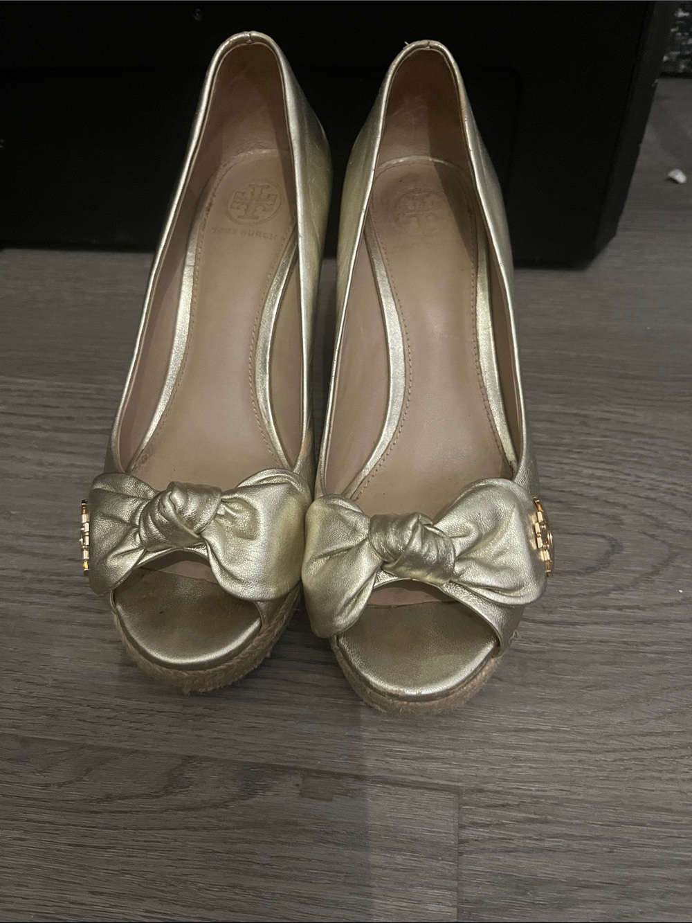 Tory Burch Metallic Gold Knot Peep-Toe Wedge Espadrille - Picture 2 of 13